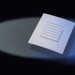 DECT IP-Repeater weiß, mit Hintergrund